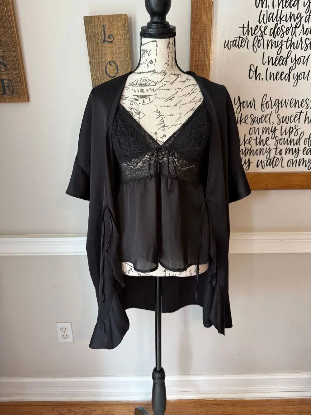 Victoria's Secret Women's 2-Piece Lace Satin Cami Robe Nightie Set Black Medium